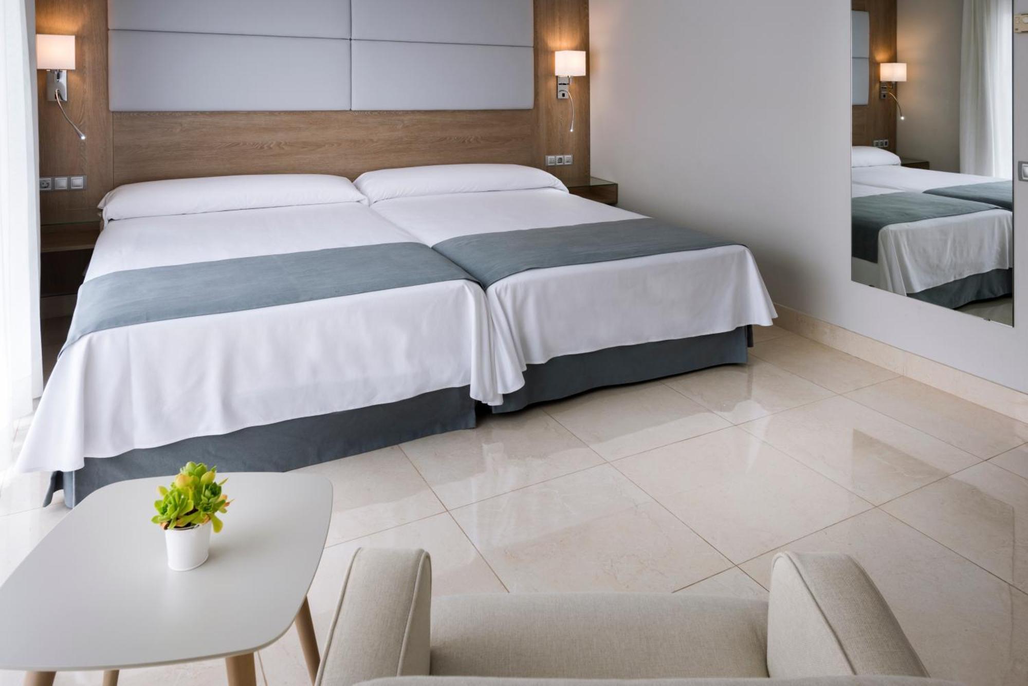 Mediterraneo Bay Hotel & Resort Roquetas de Mar Kültér fotó